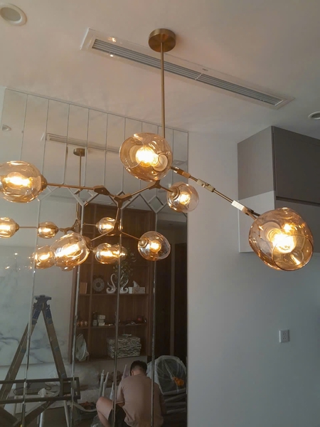 Đèn chùm Lindsey ngang thân mạ đồng 7 chao thủy tinh hổ phách đui E27x7(chưa bóng)_TH155, KT(mm):
